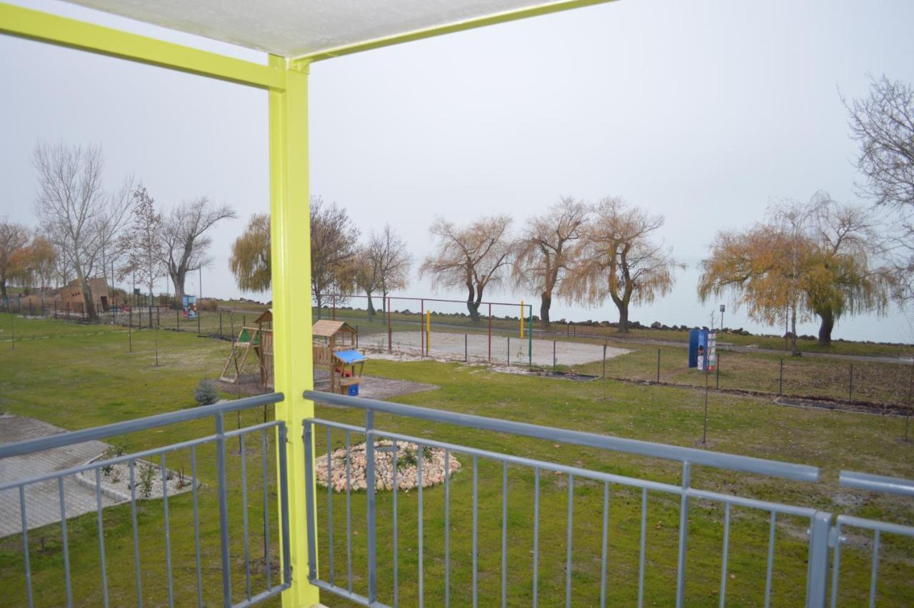 Siofok Ezuestpart Granada 2 Koezvetlen Vizparti Apartman Apartment ภายนอก รูปภาพ