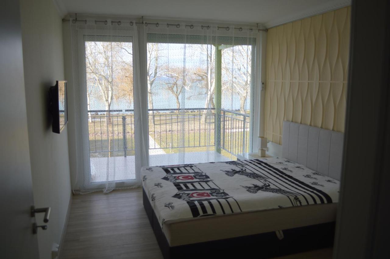 Siofok Ezuestpart Granada 2 Koezvetlen Vizparti Apartman Apartment ภายนอก รูปภาพ