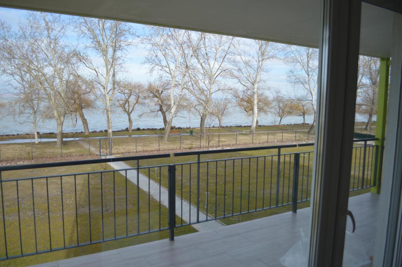 Siofok Ezuestpart Granada 2 Koezvetlen Vizparti Apartman Apartment ภายนอก รูปภาพ